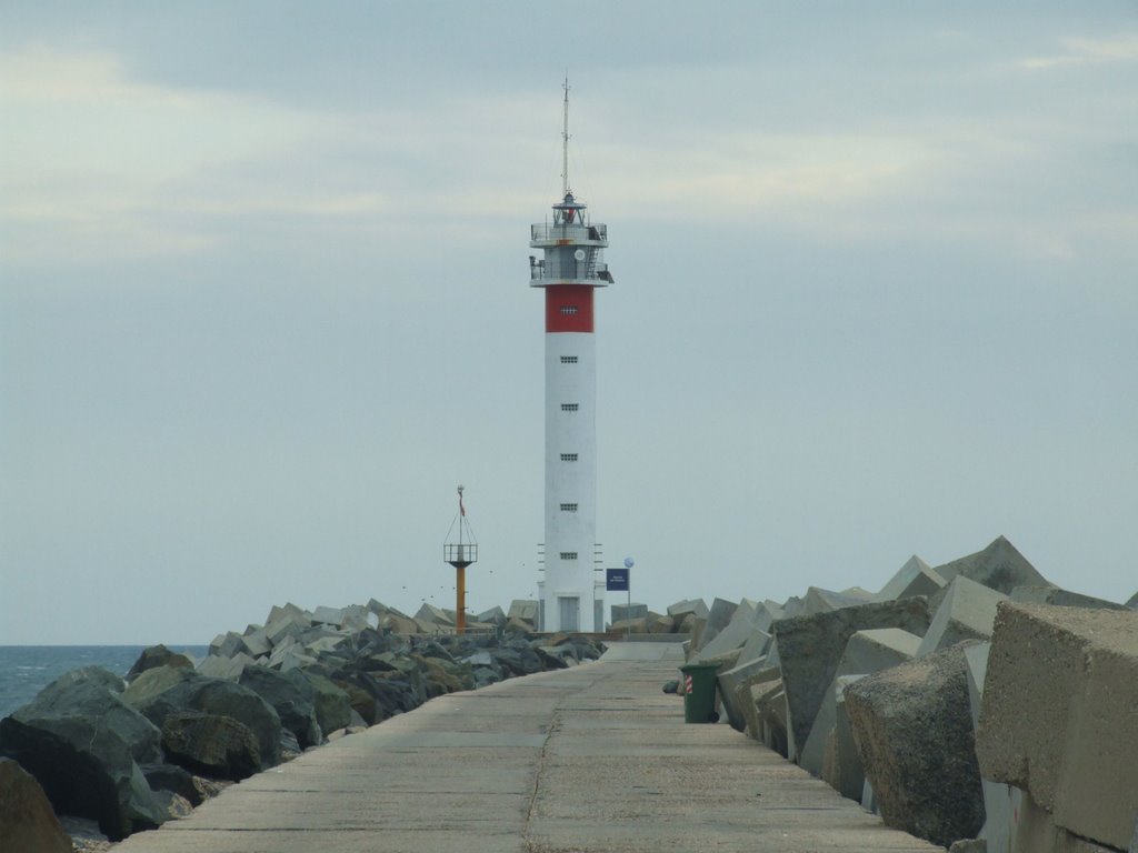 Gateway Huelva harbour by Jan Brontsema