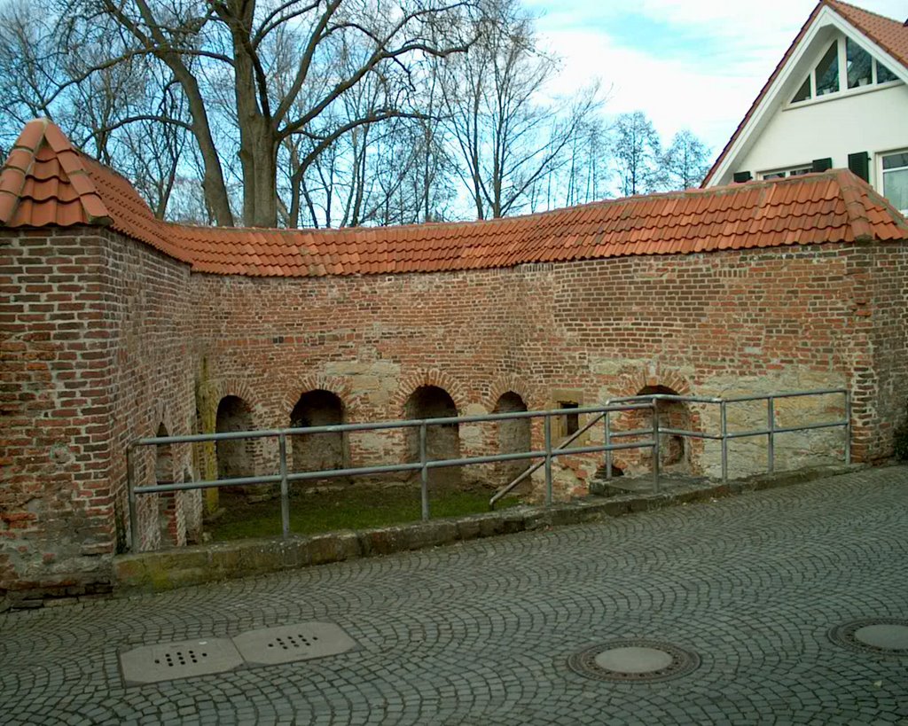 Alte Stadtmauer 1 by Simone & Ronnie