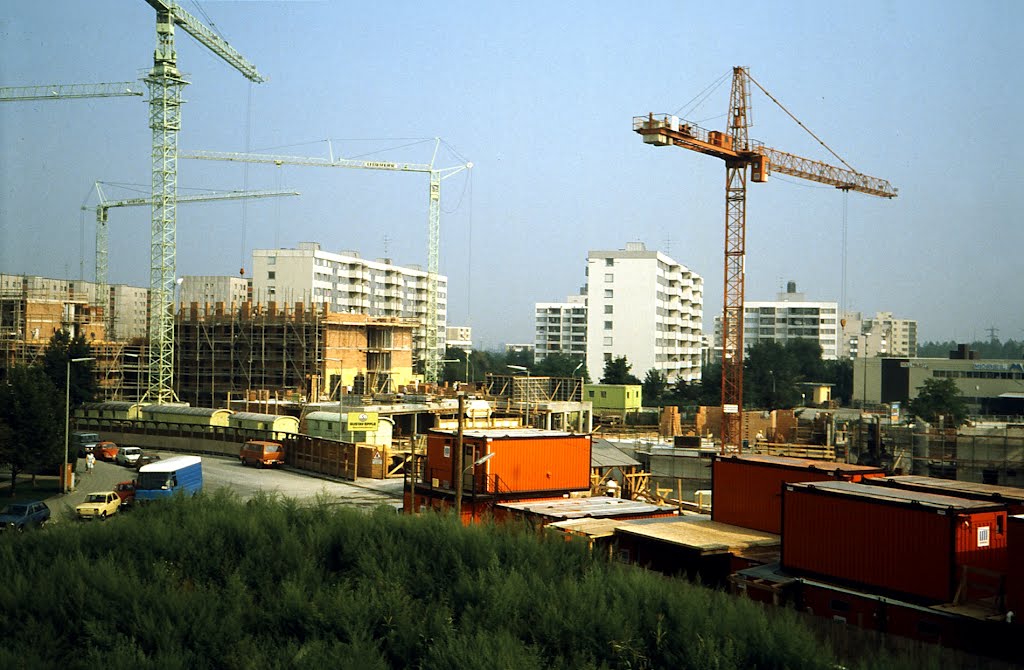 Neubau des BRK Seniorenwohnheims München Westkreuz, 1983 by PachaQawa