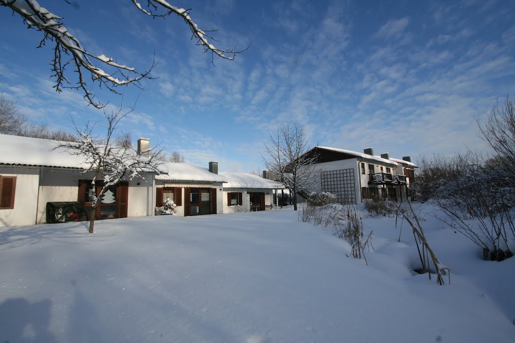 Ferienpark im Winter by Wolfgang Henrichs