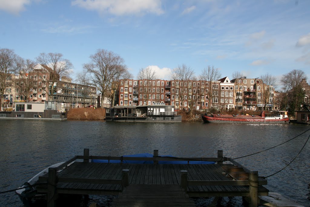 Flonder in de Nieuwervaart; Oostenburgergracht, Amsterdam. by Carl030nl