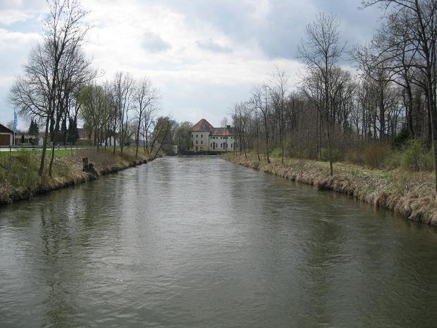 Weng Amperkanal mit Blick zum Wasserkraftwerk by hubi1802