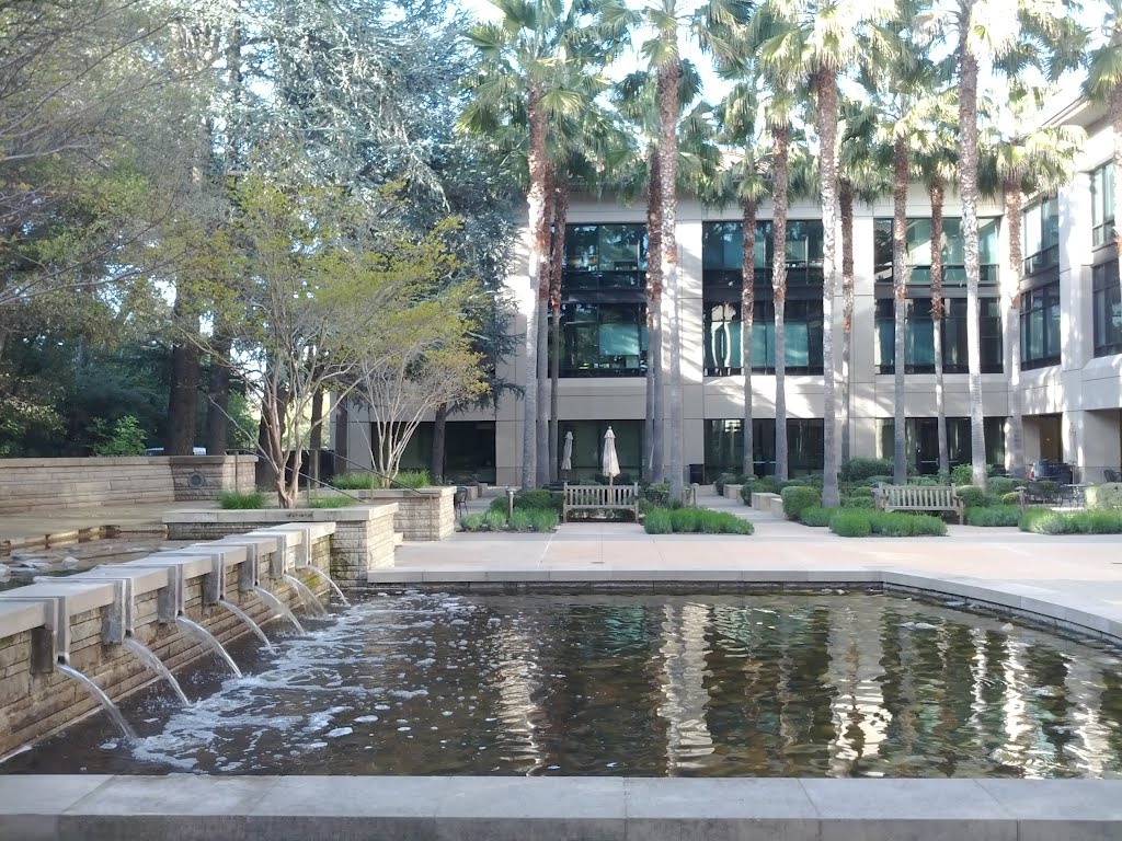 Alumni Center quad by vbboarder