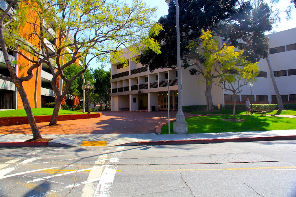 USC Campus, Los Angeles, CA by MICHAEL  JIROCH  &  www.michaeljiroch.com