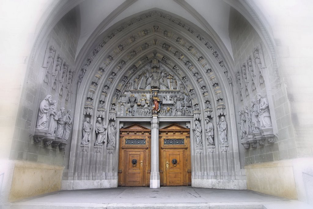 The entrance of St. Nicolas by rolandluthi