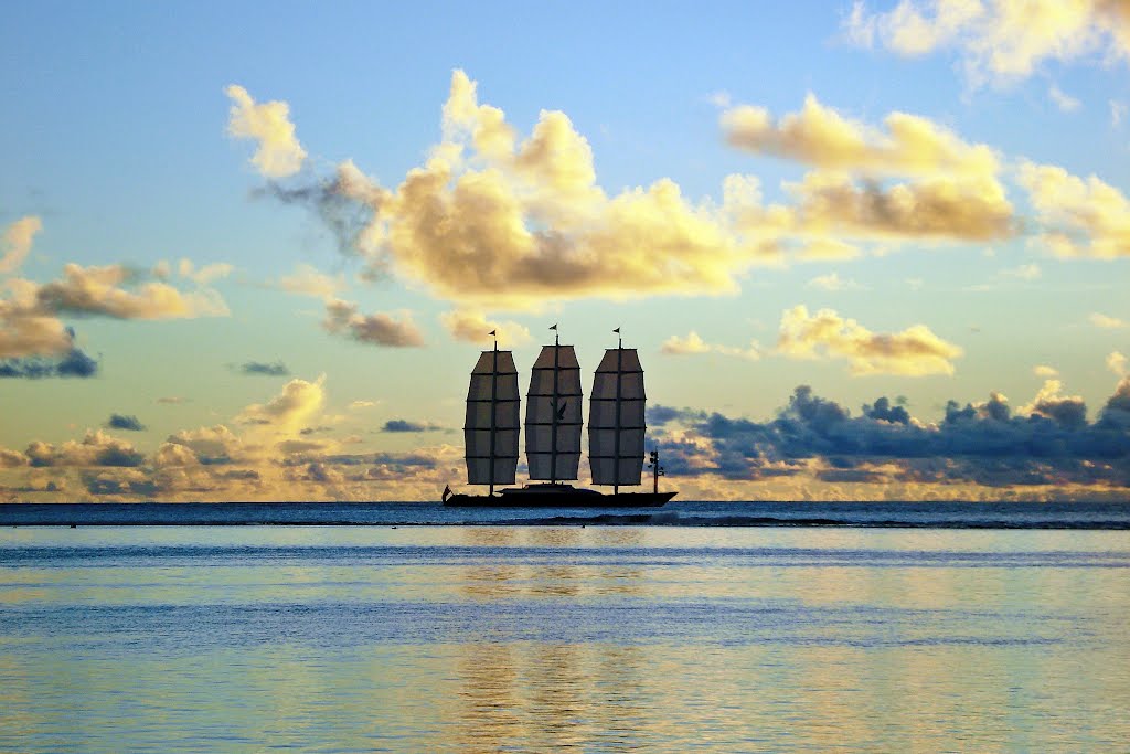 Sailing off Moorea by dawnzandstra