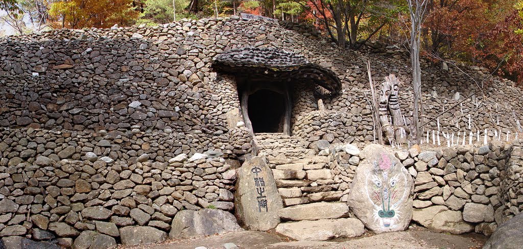 Path on the way to Samseonggung's main grounds. Samseonggung is a Shrine dedicated to the traditional worship of the three mythical creators of Korea: Whanin, Whanung, and Dangun. by §teve