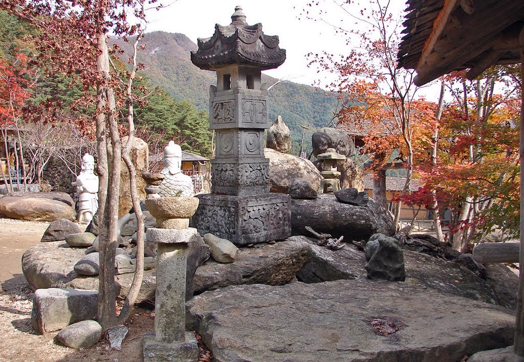 Path on the way to Samseonggung's main grounds. Samseonggung is a Shrine dedicated to the traditional worship of the three mythical creators of Korea: Whanin, Whanung, and Dangun. by §teve