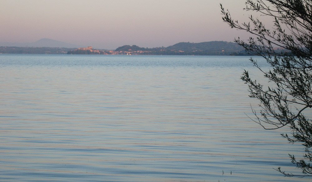 Blick auf Capodimonte und die Monti Cimini by alitza