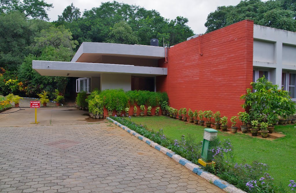 Guesthouse at Indian Institute of Science, Bangalore by Tjark van Heuvel