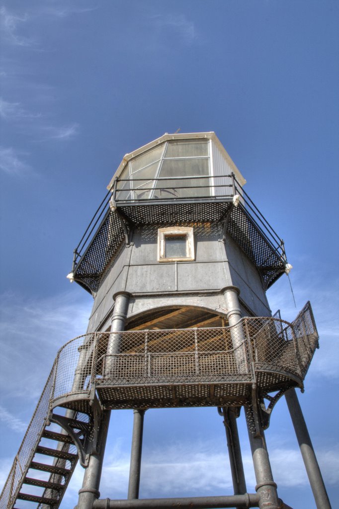 Walton on the Naze, UK by steve angelkov