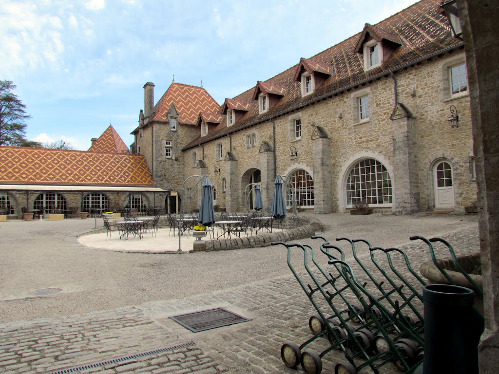 Cour intérieure du château de Bournel # Doubs (25) . by SUPERDANIEL 1