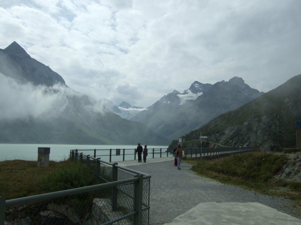 Silvretta-Stausee: die tiefhängenden Wolken haben sich für einen Moment verzogen! by RDZfds