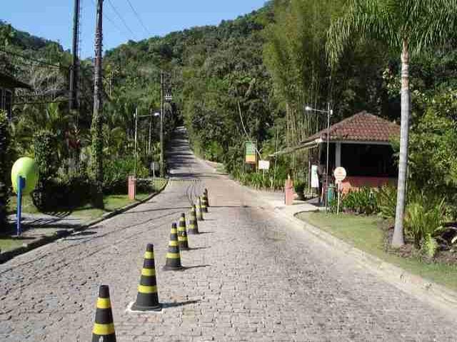 Acesso a praia de Iporanga. Guarujá. by Herivelto Biondo