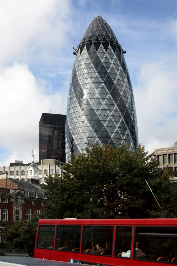 Gherkin Building, London by Sugár