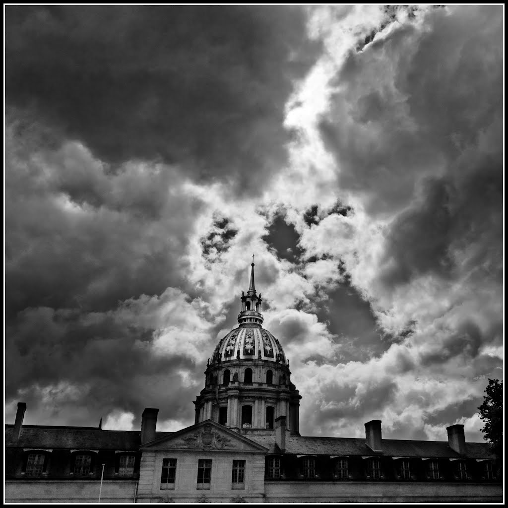 Le dôme perçant les nuages by François T