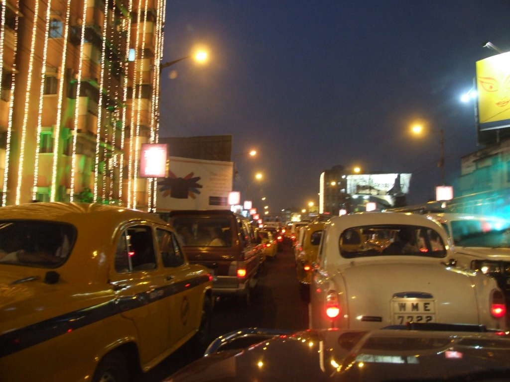 Traffic @ Dhakuria Bridge by tridip