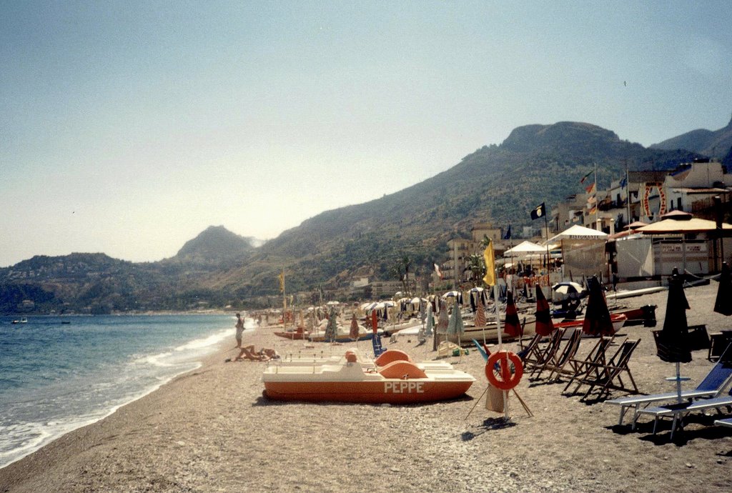 Plage de Letodjani by Mahy jean