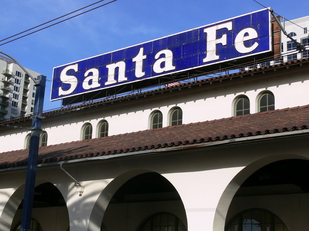 Amtrak Santa Fe, San Diego, California by J.gumby.BOURRET