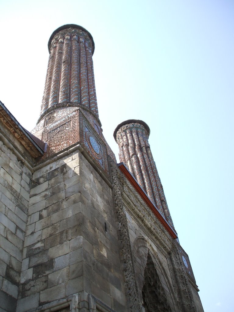 Cifteminareli medrese by kropa .