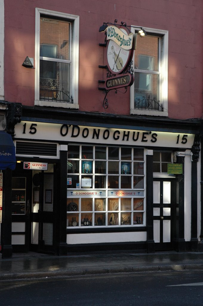 O'Donoghues Pub by Linda Nawrocki