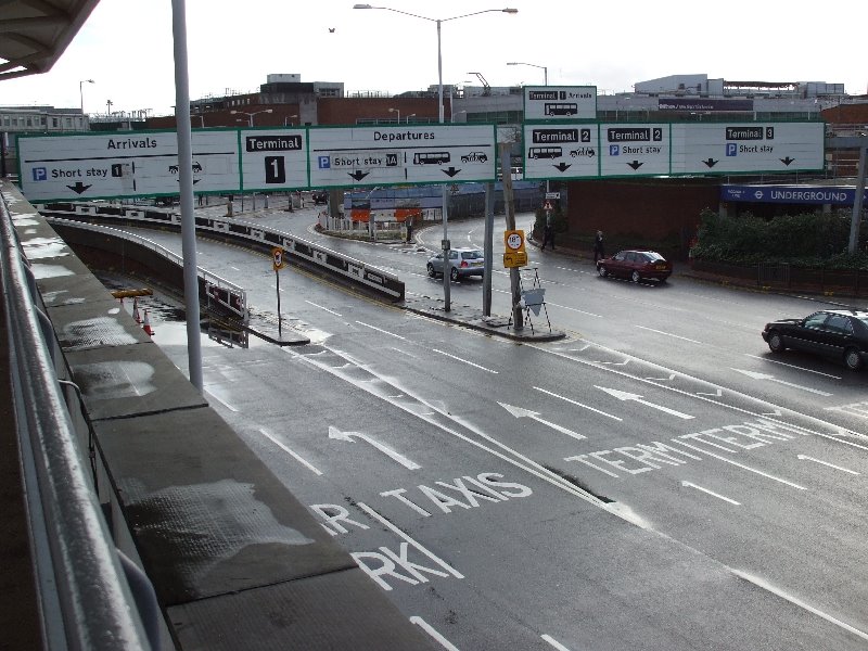 Inner ring road at Heathrow (2008) by jk1812