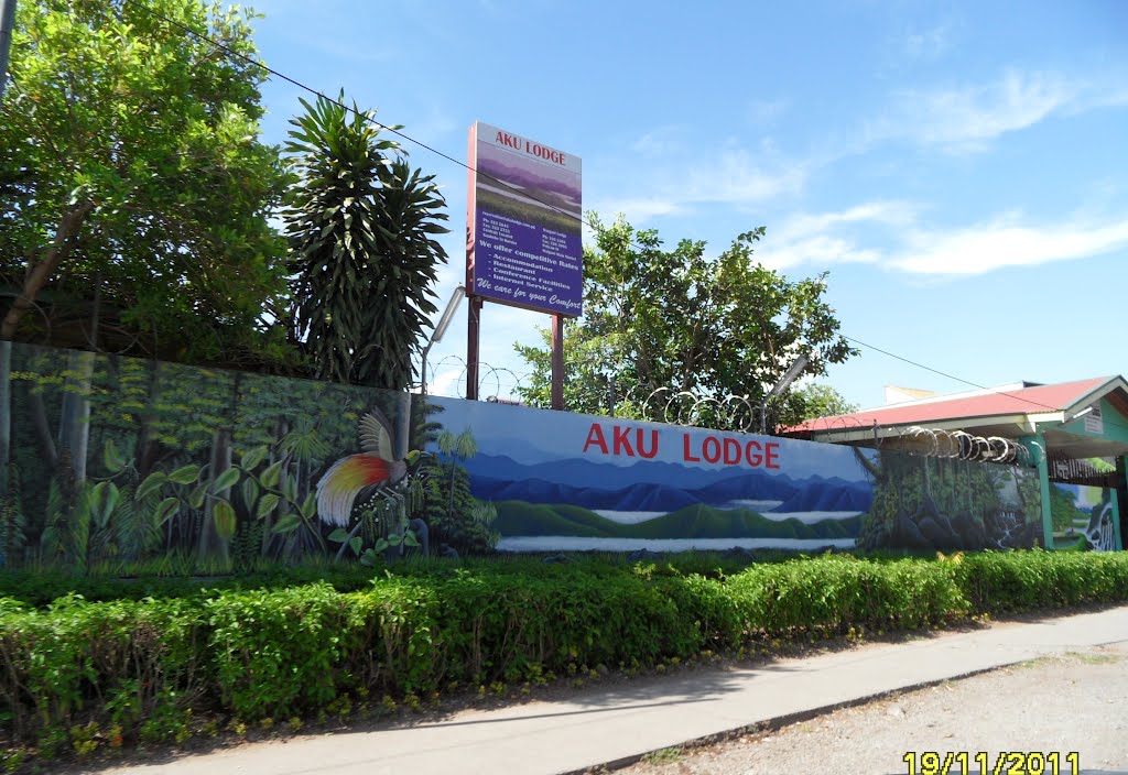 AKU LODGE, Png Murals along Fence on Kaubebe Street in BOROKO, Port Moresby, on 19-11-2011 by Peter John Tate,