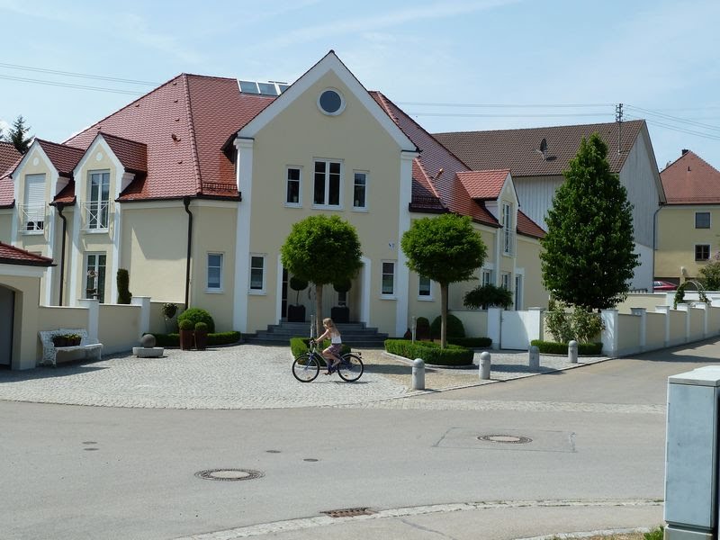 Haus beim Dorfbrunnen by r.leonardo