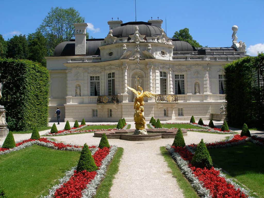 Linderhof formal garden by wendyemlyn