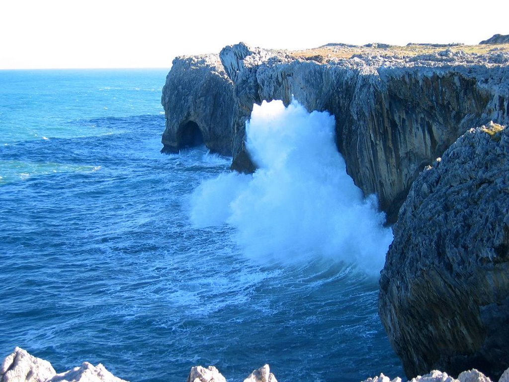 La fuerza del mar. (Llanes) by La Casa del Chiflón