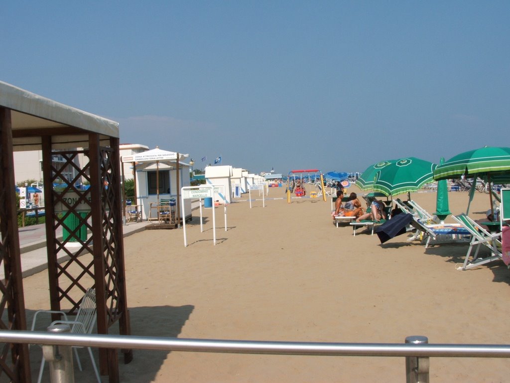 Jesolo Beach by apa112