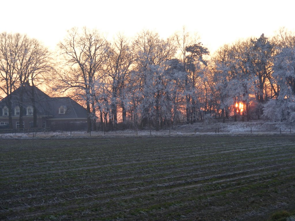 Zonsondergang. by Theo  Kuipers.