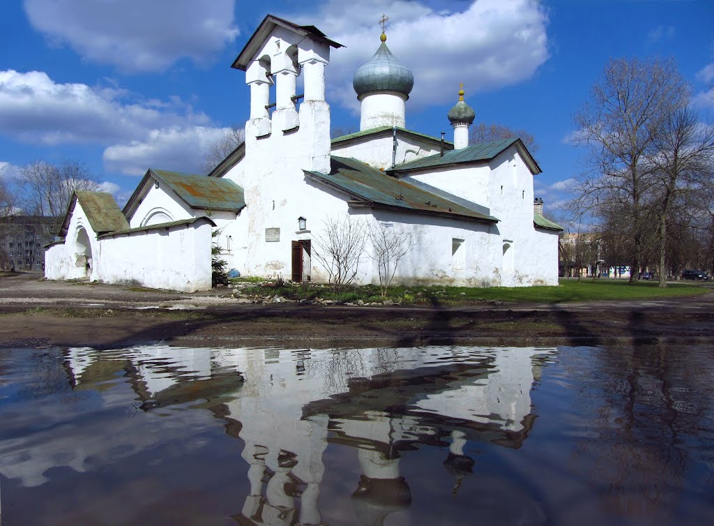 Pskov. Russia / Псков. Церковь Нерукотворного образа by Andrej Antipin