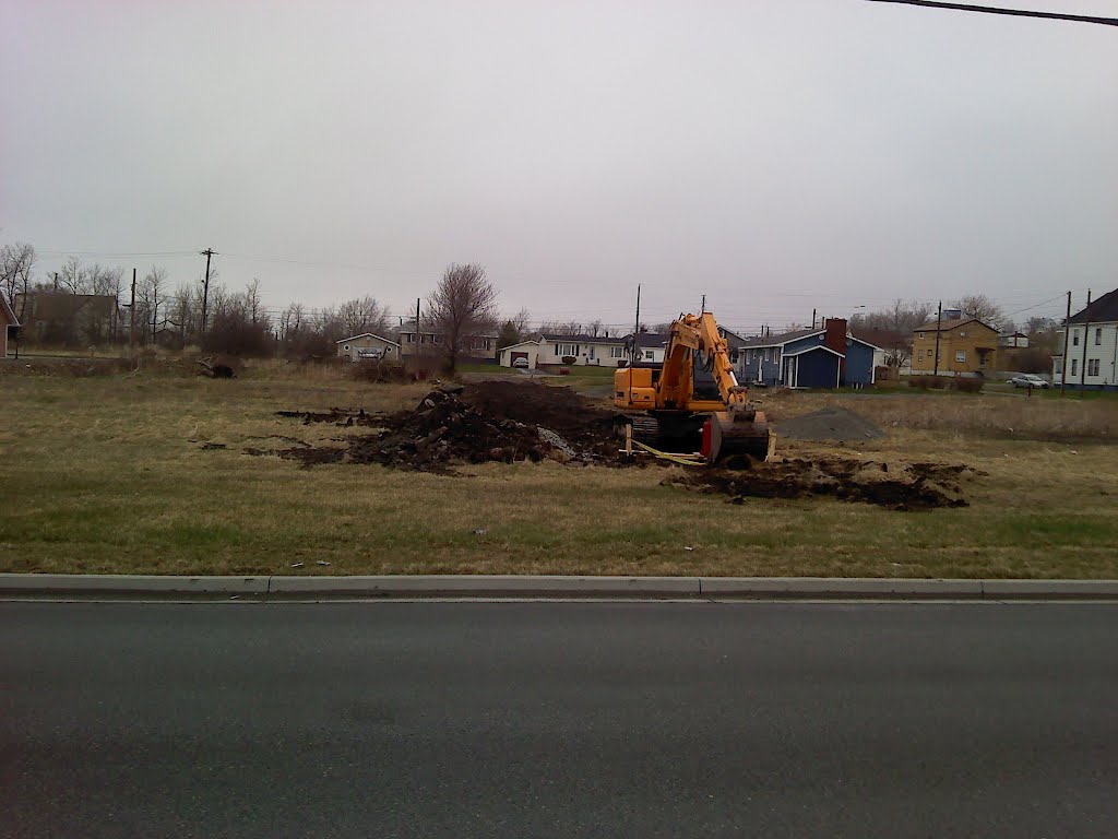 Tractor Digging Up by Frankie MacDonald