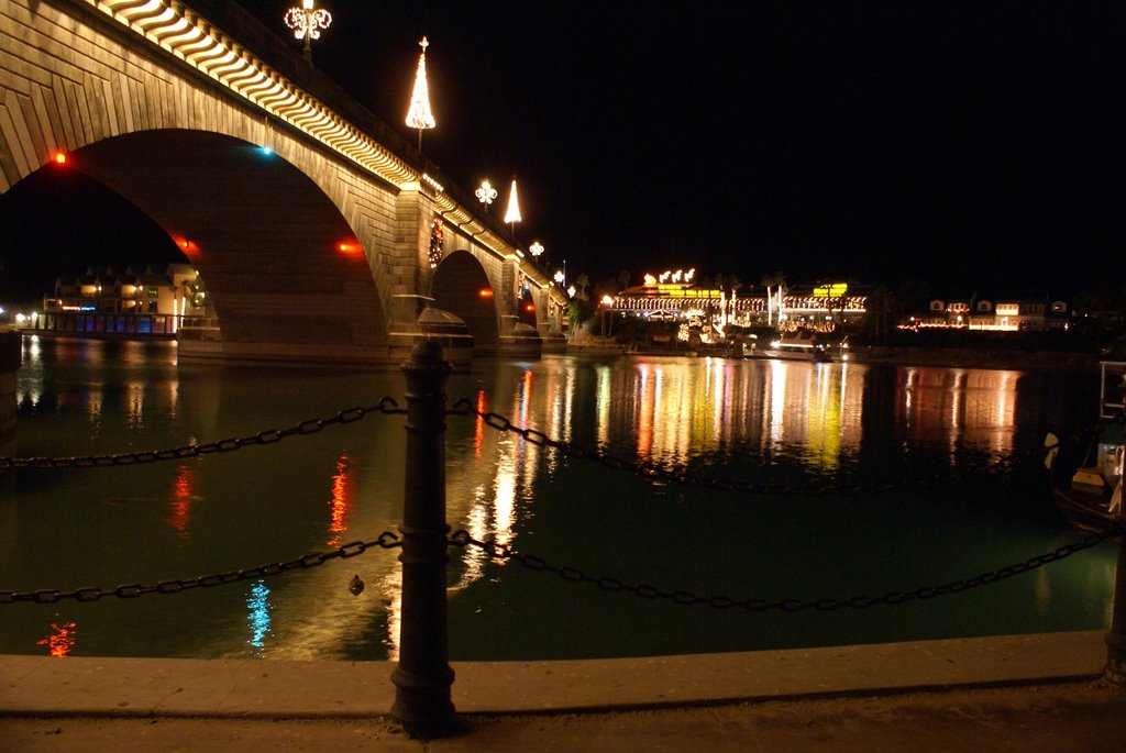 London Bridge - holiday night by Psylent Larry