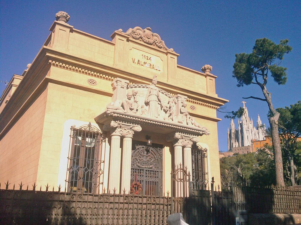 Casa en Tibidabo by Víctor Cespón