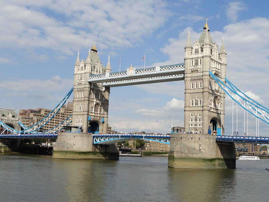 Tower Bridge by mojmir3