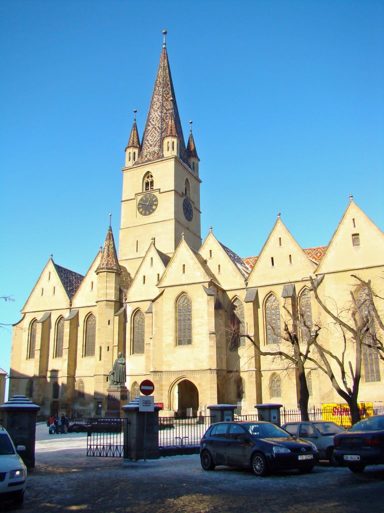 Biserica evanghelică din Sibiu by Vladimir SECOSAN