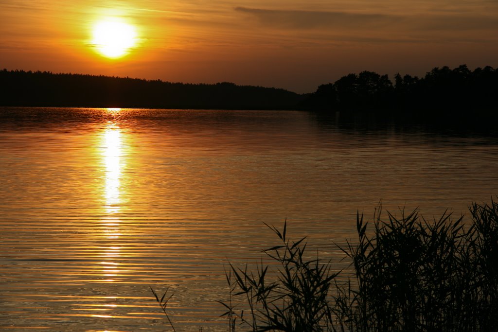 Zachód słońca nad Jeziorakiem by pik9