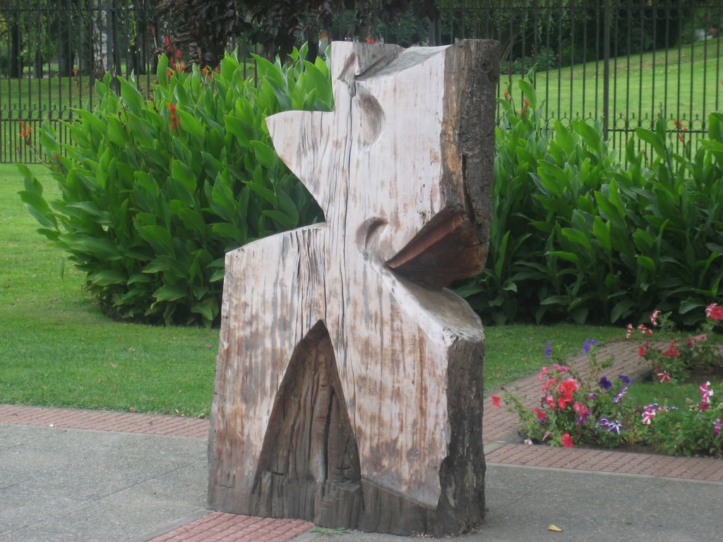 Escultura # 4 al ingreso del Teatro Municipal de Temuco by José Luis Abásolo Vallejo