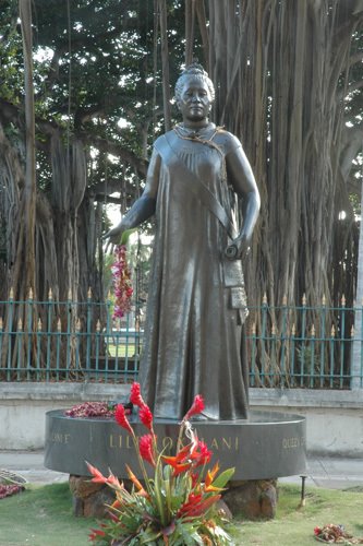 Queen Lili'uokalani by the Honolulu Capitol Building by photosofaloha