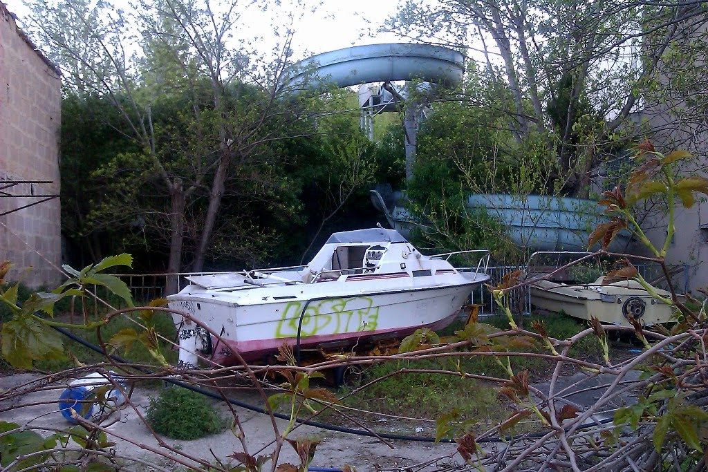 Dereliction in Port of Sóller by Brian B16