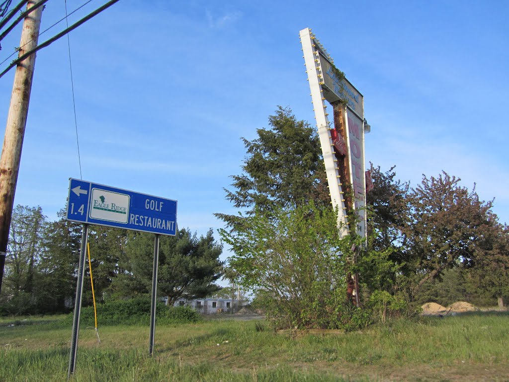 Former Lakewood Manor Motel by Adam Elmquist