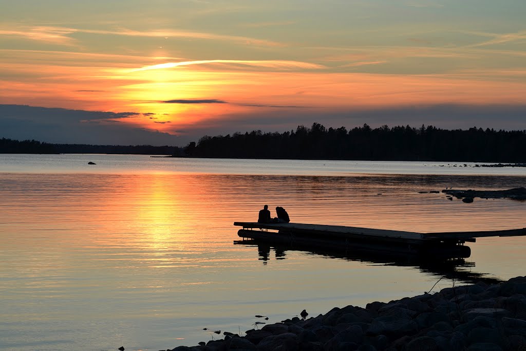 April sunset on seashore (a view west of Länsilahti, Lauttasaari, Helsinki, 20120422) by RainoL