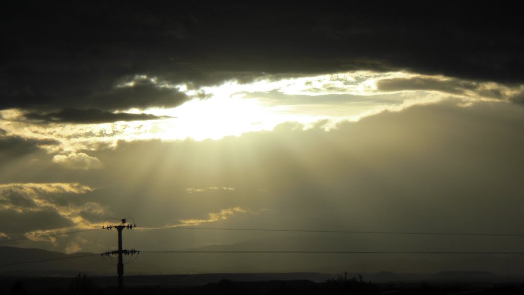 Puesta de sol entre las nubes by Kiko Boncanelli