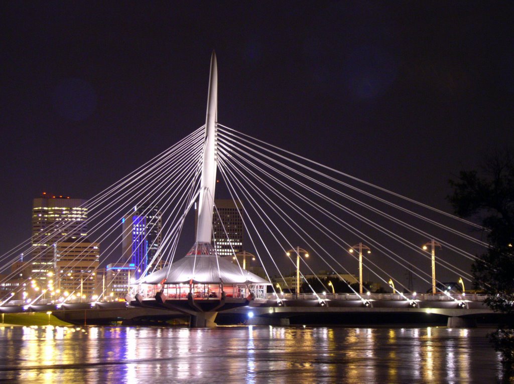 Esplanade Riel at night by stafli