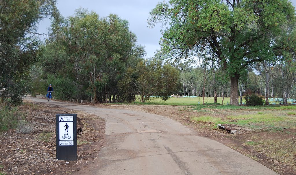 Bike and walking trail towards cemetery by Phaedrus Fleurieu