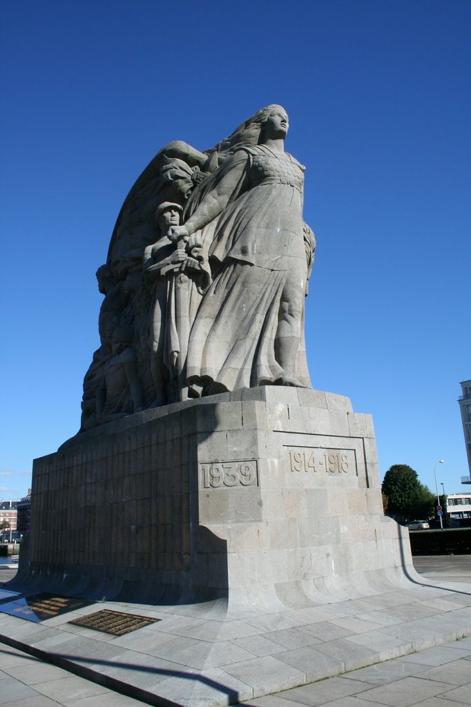 Monument aux morts des deux guerres by cibikub