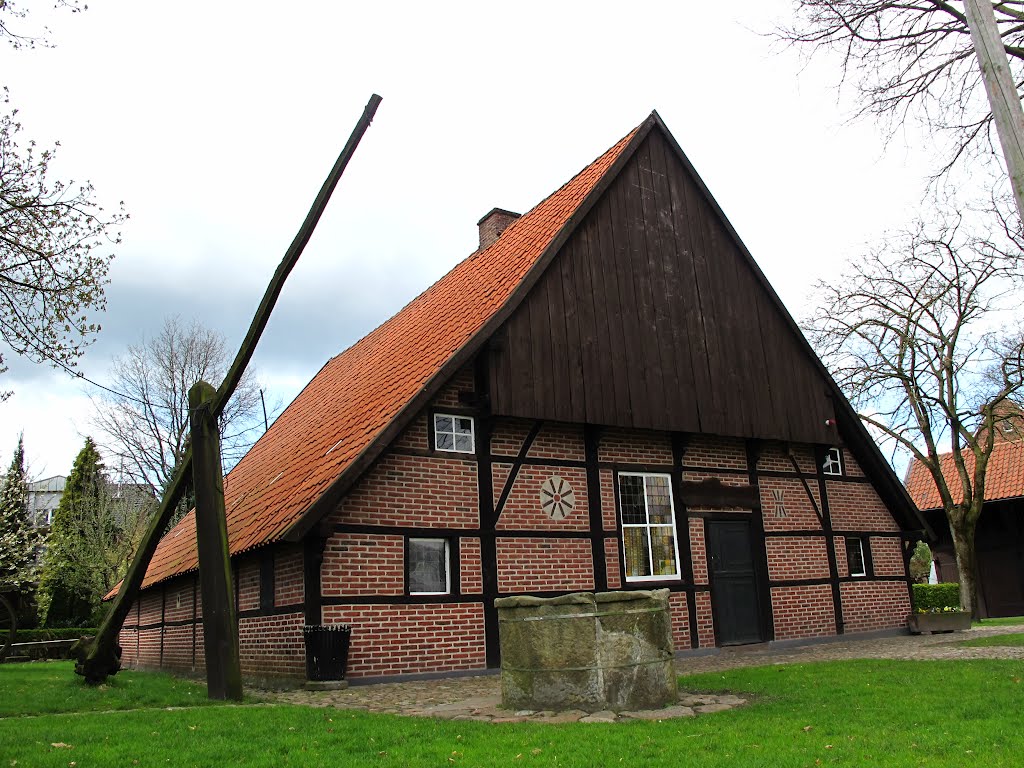 Bauernhaus und Zugbrunnen, Freilichtmuseum by Charly-G