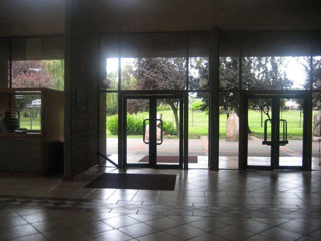 Desde interior puertas de acceso Teatro Municipal de Temuco by José Luis Abásolo Va…